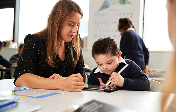 Schulbegleiter:in / Integrationsassistent:in inkl. pädagogische Zusatzqualifikation Kindheits- und Jugendpädagogik mit Deutsch