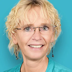 eine Frau mit blonden Haaren