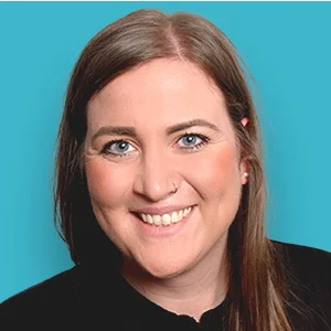 eine Frau mit langen Haaren