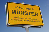 ein gelbes Zeichen darauf steht Münster